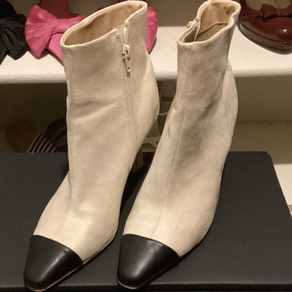 Beige ankle bootie w/black toe